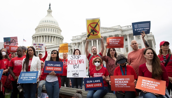 US Senators includes key Republican supports gun reform plan