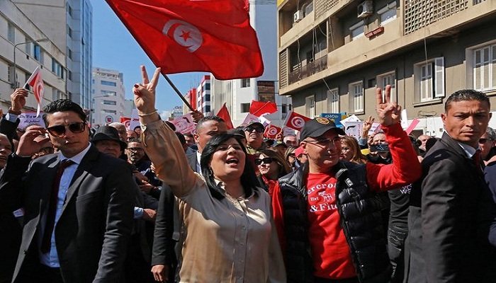 Tunisians to decide fate of new constitution while opponents of referendum still unable to unite
