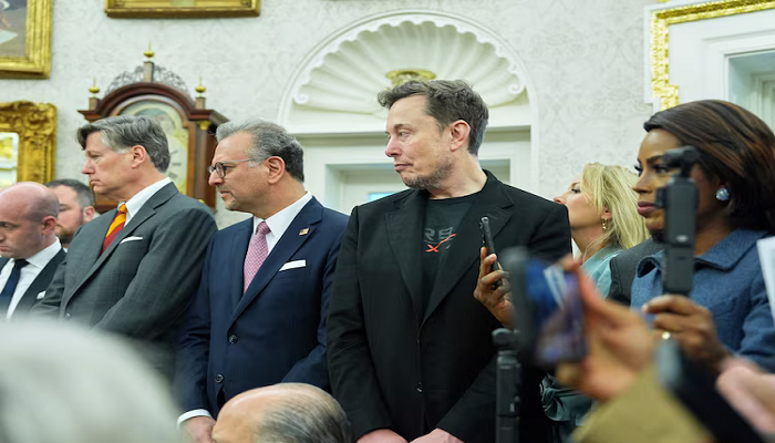Trump Clashes with South African President Over False 'White Genocide' Claims in Oval Office Meeting