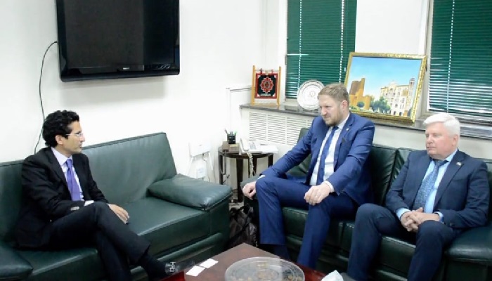 Federal Minister Ali Pervaiz Malik and Czech Director General David Muller discuss energy and mining partnerships in Islamabad, accompanied by Ambassador Ladislav Steinhubel