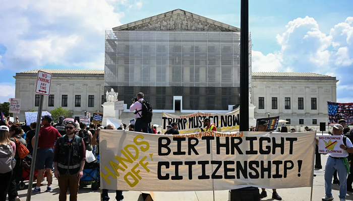 US Supreme Court Weighs Trump’s Bid to Curb Birthright Citizenship
