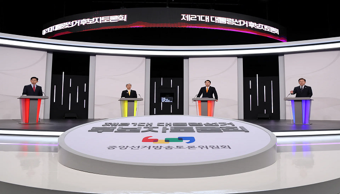 South Korean Presidential Candidates Clash in First Televised Debate
