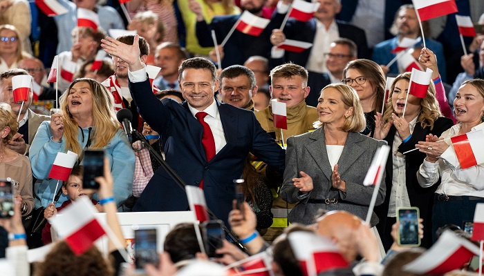 Poland’s Presidential Vote Sends ‘Yellow Card’ Warning to Tusk Government