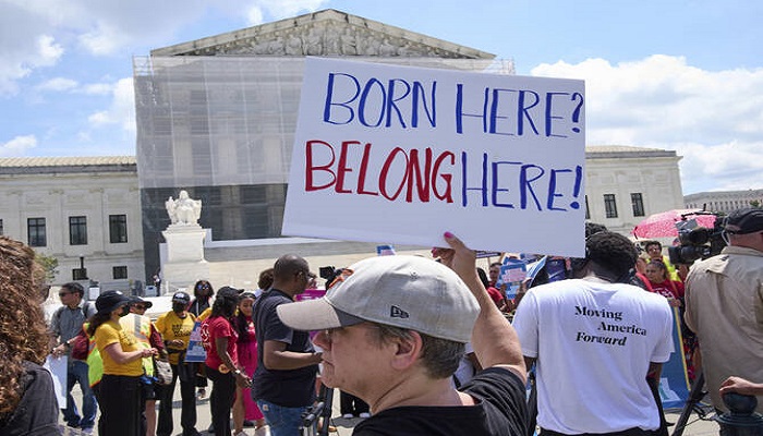 US Supreme Court Weighs Trump’s Bid to Curb Birthright Citizenship