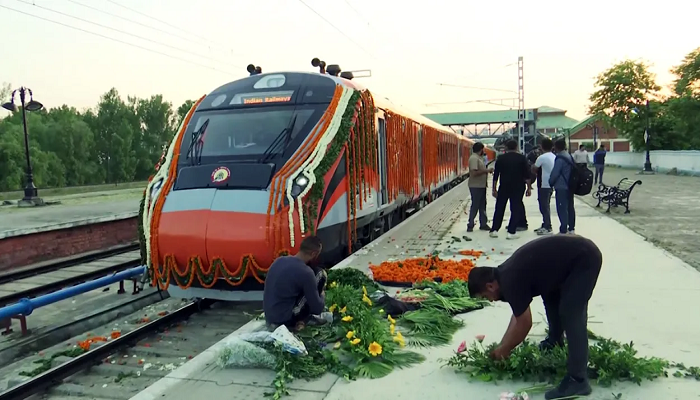 Modi Inaugurates Rail Link Connecting Kashmir Valley to Indian Mainland