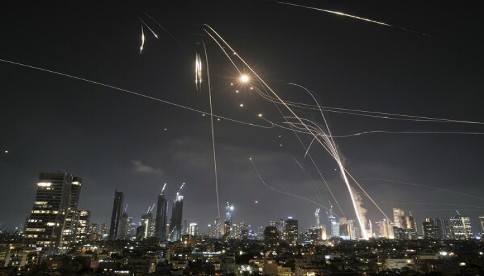 Missile Strikes Rock Tel Aviv as Iran Retaliates Against Israeli Attacks