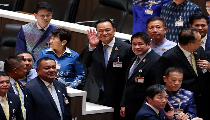 Anutin Beats Shinawatra Rival to Become Thailand’s PM