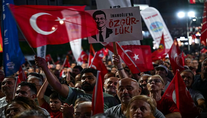 Turkish Opposition Calls Urgent Congress After Court Ousts Istanbul Leadership